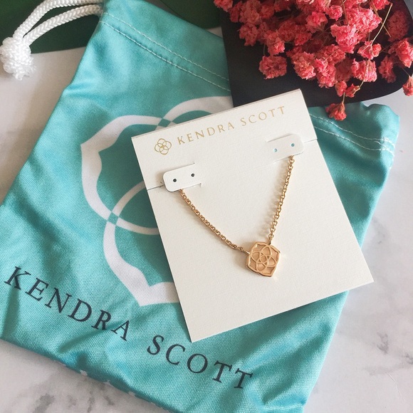 🆕 New beautiful Kendra Scott necklace - Picture 3 of 7
